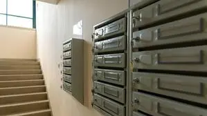 Ein 67-jähriger Mann wurde von seinen Nachbarn beschuldigt, ihre Post gestohlen zu haben