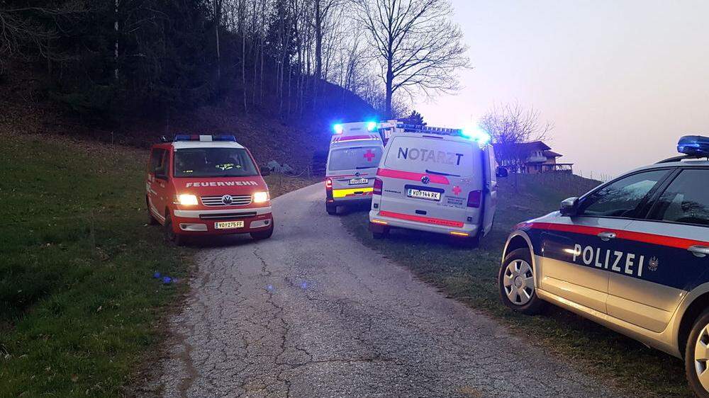 Feuerwehr, Rettung und Polizei waren Dienstagabend in Krottendorf vor Ort