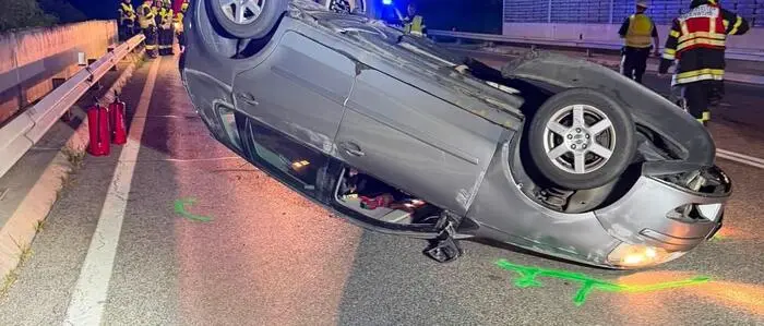 Nach etwa 130 Metern blieb das Auto auf dem Dach liegen