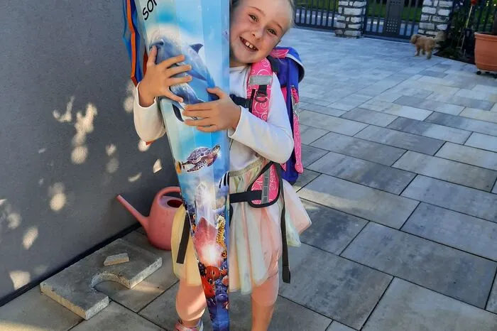 Die Schultüte von Sofia war mit Abstand die größte in ihrer Klasse in der Volksschule St. Bartholomä. Sie ist besonders stolz darauf, weil ihr erwachsener Bruder sie ihr gekauft hat.