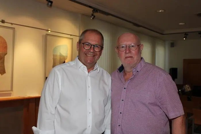 Bei der Vernissage am vergangenen Freitag begrüßte Bürgermeister Bernd Osprian (Foto) die zahlreichen Gäste, unter ihnen auch namhafte Künstlerinnen und Künstler aus der Region. Die Kunsthistorikerin und Kulturmanagerin Tanja Gurke sprach über den Künstler und sein Werk.