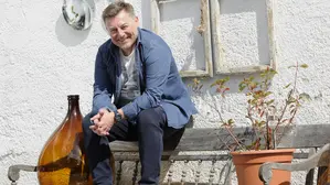 Uwe Schiefer freut sich nach der Insolvenz über die Weiterführung des Weinguts