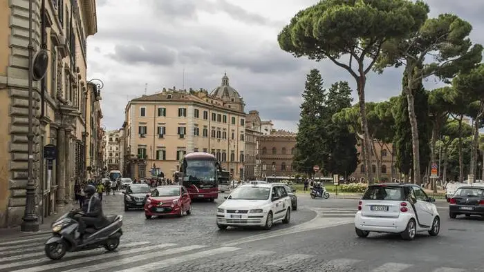 Nach Angaben der italienischen Regierung soll die Regelung im nächsten Jahr rund 14,5 Millionen Fahrzeuge betreffen