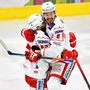 Nick Petersen freut sich mit Rok Ticar, dass sie kommende Saison gemeinsam wieder den KAC-Dress tragen werden