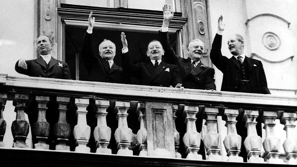„Österreich ist frei!“ Die Außenminister Antoine Pinay (F), Vyacheslav Molotov (USSR), Leopold Figl (A), John Foster Dulles (USA) und Harold MacMillian (GB)