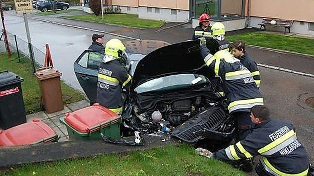 Das Auto wurde seinerzeit schwer beschädigt © FF Niklasdorf