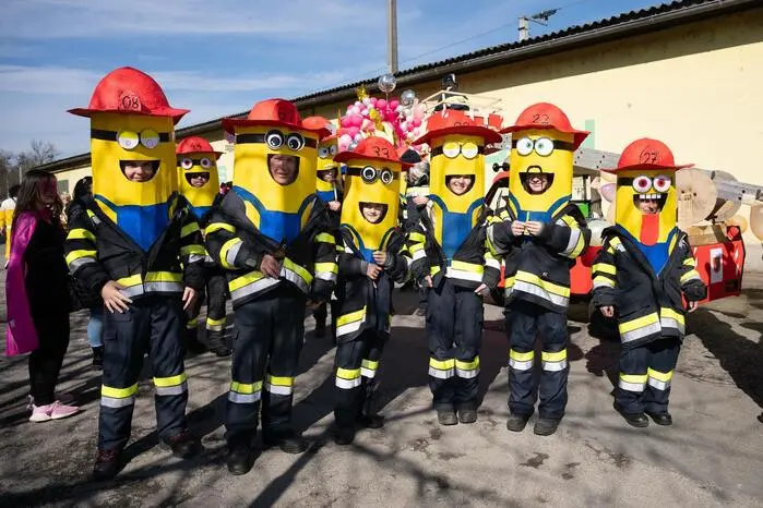 Darunter auch die Kameradinnen und Kameraden der Freiwilligen Feuerwehr