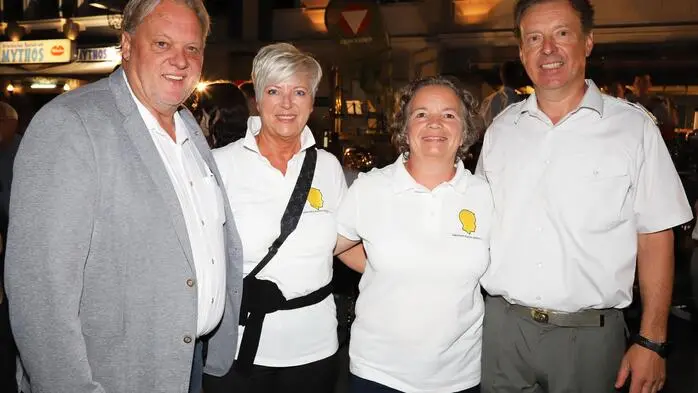 Am Foto von Links: Bürgermeister Martin Treffner, von der Kinderkrebshilfe Theresia Hrstic (Kassiererin), Angelika Granitzer (Obfrau) und Kapellmeister Oberst Dietmar Pranter.