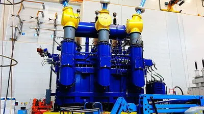 Der dritte "Highbury-Transformator" wird im Prülabor gerade auf Herz und Nieren getestet