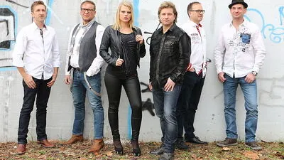 Die Band "Austria4You" rund um Sänger und Komponist Franky Wild (3. von rechts) 