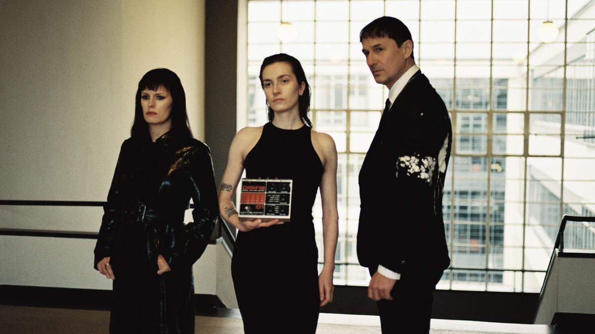 Die Berliner Band Gewalt besteht aus Patrick Wagner, der Wienerin Jasmin Rilke (Mitte), Helen Henfling und der Drum Machine DM1