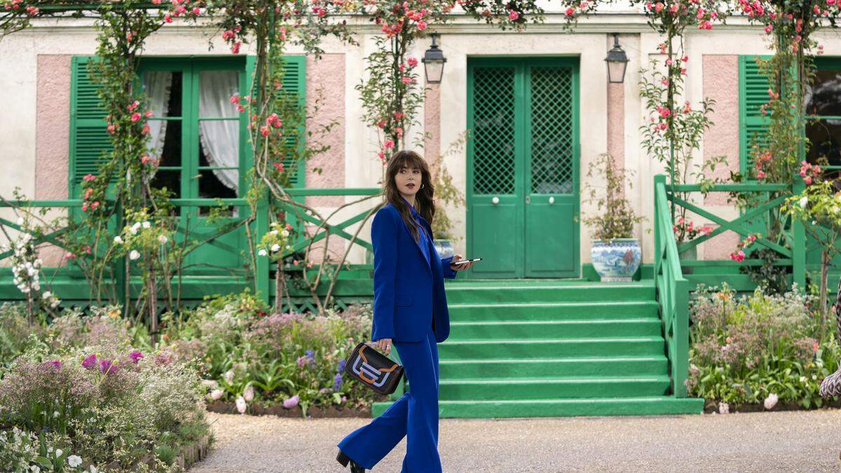 Lilly Colins kommt für eine vierte Staffel „Emily in Paris“ zurück