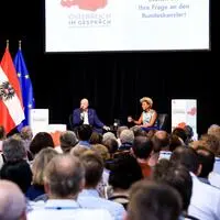 Mit seiner Sommertour brachte sich der Kanzler in Österreich ins Gerede statt ins Gespräch