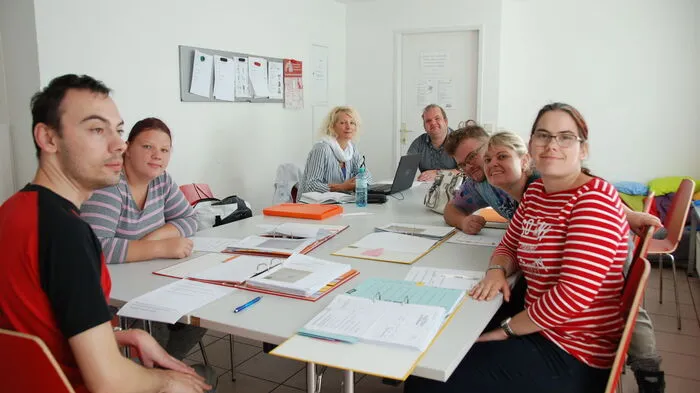 Nicht nur im Service und der Backstube wird gearbeitet. Die Kunden der Lebenshilfe bilden sich auch in sozialen Arbeitsgruppen fort.
