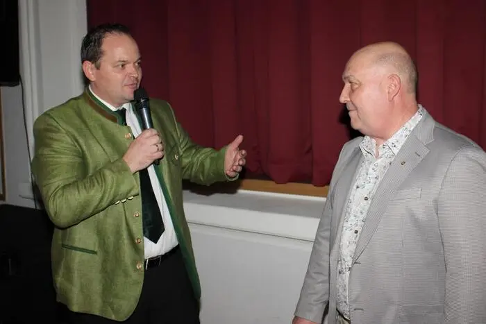 Nach der Begrüßung durch den Jubilar überbrachte Bürgermeister Roman Neumann die besten Glückwünsche im Namen der Marktgemeinde Ligist für den seit 1969 bestehenden Betrieb.