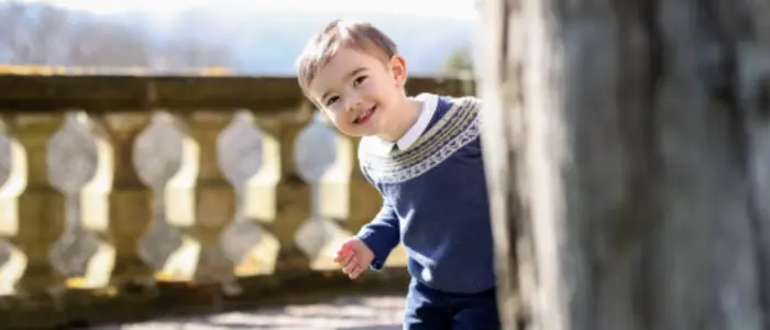 Verschmitzt blickt François den vielen Instagram-Followern der großherzoglichen Familie Luxemburgs entgegen