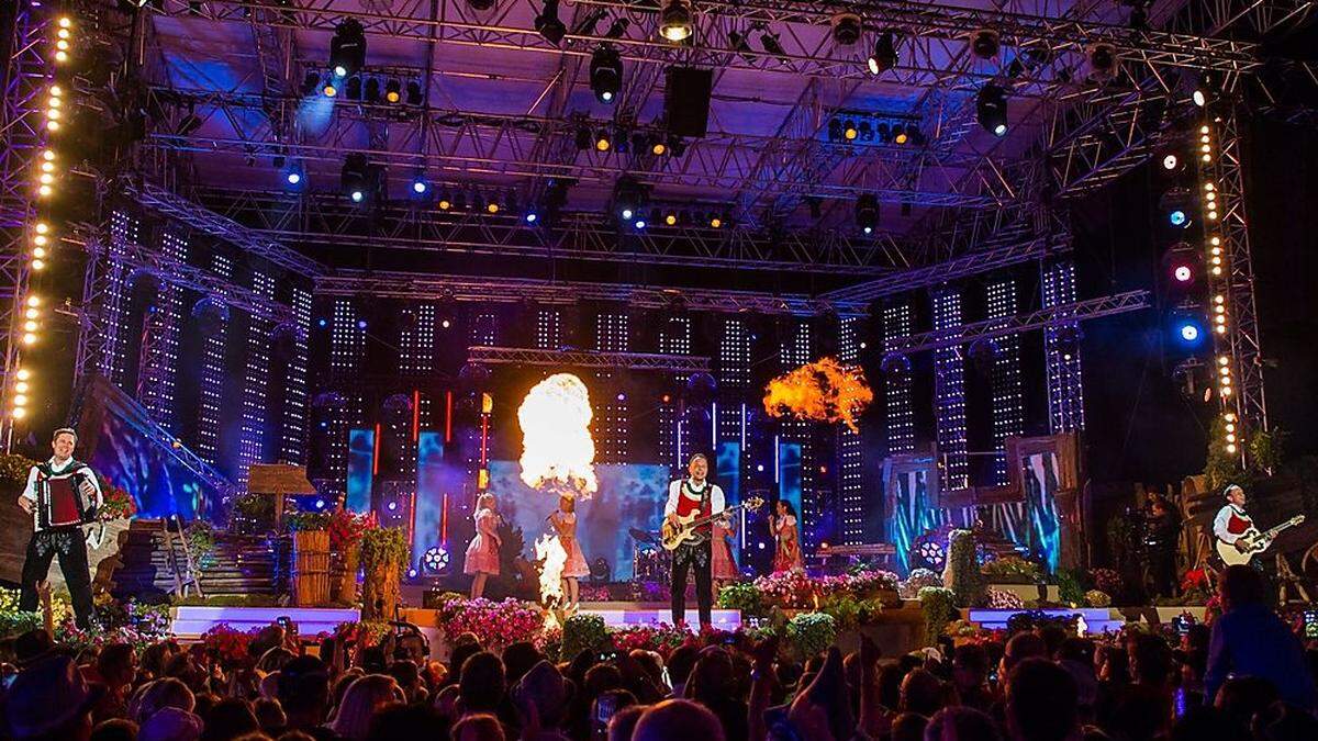 Große Show für Tausende Volksmusik-Fans in Bad Kleinkirchheim: die „Jungen Zillertaler“