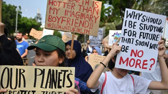 Weltweit gingen am Freitag Menschen auf die Straßen, um eine bessere Klimapolitik zu fordern. Hier ein Bild aus Indonesien.