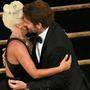Auf der Bühne knisterte es zwischen Bradley Cooper und Lady Gaga