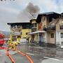 Rund 110 Kräfte von sieben Feuerwehren waren mit Löscharbeiten beim Hotel Zirngast beschäftigt