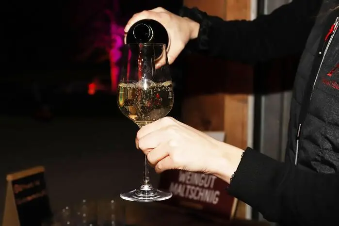 Nachfolgend angeführten Weinbaubetrieben in Kärnten hatten ihren „Tag der offenen Kellertür“ am Wochenende: Bio Weinbaubetrieb Sternberg, Weinbau Hribernig, Weingut Hudelist, Weingut Maltschnig (Fotos!), Weingut Karnburg - Kegley & Lexer, Weingut Taggenbrunn (Fotos!) und Weinhof vlg. Ritter.