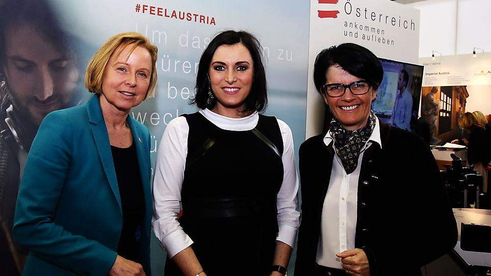 ITB: Petra Stolba (Österreich Werbung), Elisabeth Köstinger und Petra-Nocker-Schwarzenbacher, WK-Obfrau der Bundessparte Tourismus 