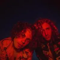Alex Lill (l.) aus Eibiswald und Markus Lill (r.) aus Bad Schwanberg bilden die Köpfe hinter der Alternative-Rock-Band „Cousins“