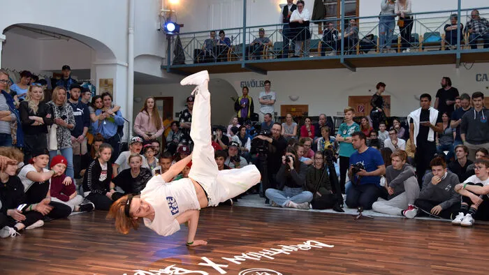 Im Amthof in Feldkirchen tanzte schon am Samstag beim nunmehr 6. Carinthian X-Break die ganze Kärntner Break-Tanzszene auf. Am Sonntag ist die Tanzfläche im Innenhof von 12 bis 17 Uhr wieder zum Tanzen freigeben.