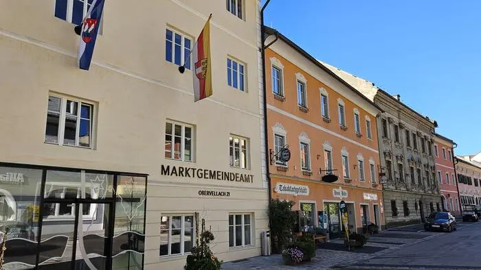 Gebäude am Hauptplatz in Obervellach