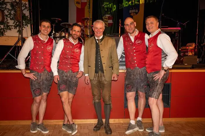 Für Tanzunterhaltung und beste Stimmung sorgten im Festsaal „Die Silberbacher“.