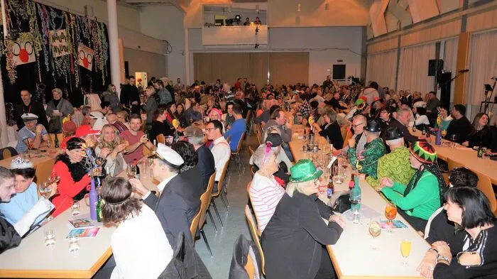 Waudi, Waudi in Pöls is a Gaudi. Mit diesem Slogan eröffnete Moderator Bürgermeister Gernot Esser die erste Pöls-Oberkurzheimer Faschingssitzung im Kulturhaus.