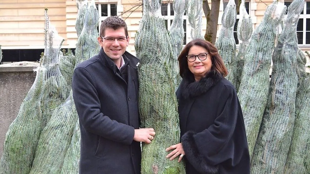 Landesrat Martin Gruber mit Präsidentin Elisabeth Scheucher-Pichler