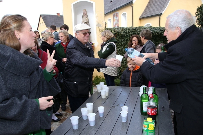 Im Anschluss wurde zur Agape geladen, wobei die Ortsmusikkapelle unter Obmann Markus Troger mit flotten Klängen aufwartete.