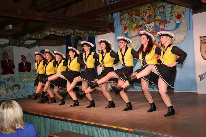 Die Garde begeisterte mit ihren Tänzen.