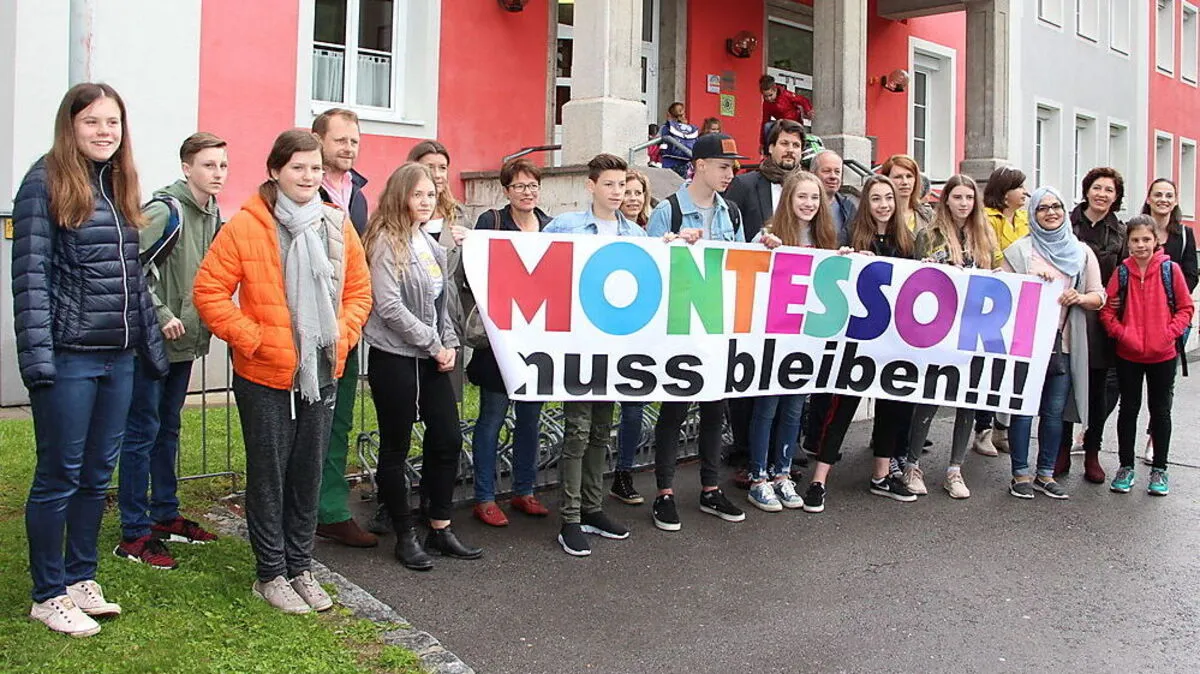 Ehemalige Schüler und Eltern setzten ein Zeichen für Montessori