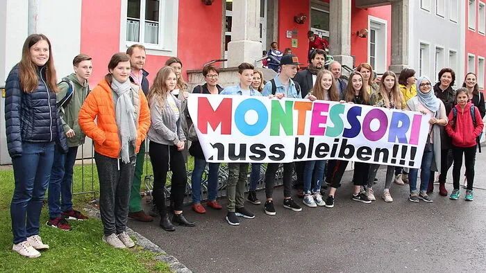 Ehemalige Schüler und Eltern setzten ein Zeichen für Montessori