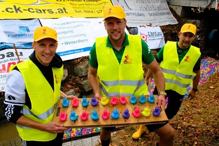 Die Hauptakteure heuer waren 7200 Plastikenten.