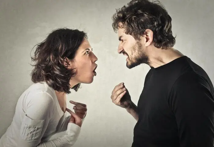 Es sei ein schmaler Grat zwischen normalem Streit und dem Beginn einer Gewaltbeziehung, sagt Fluch.