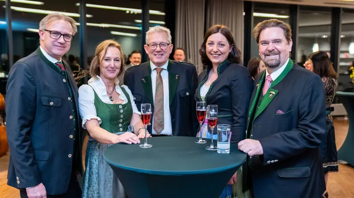 Gäste von Kleine-Zeitung-Geschäftsführer Thomas Spann: Christoph Holzer (Spar) mit Gattin Claudia, Caritas-Direktorin Nora Tödtling-Musenbichler mit Gatten Maximilian Tödtling