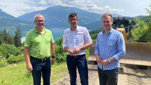 Der Start für die Sanierungsarbeiten erfolgte heute, von links: Bauleiter Oliver Dienesch, Landesrat Martin Gruber und Gemeinderat Ferdinand Raunegger (ÖVP) 