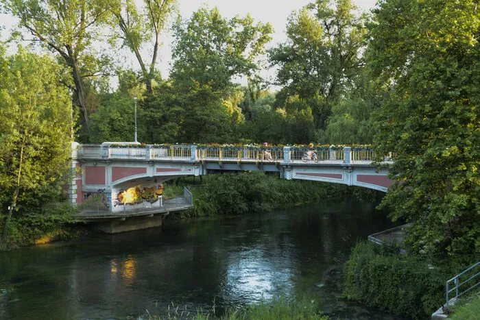 Herrlich romantisch ist die Gegend um Pordenone, die vom Fluss Noncello dominiert wird. Idyllische Ufer und Brücken laden zum Entspannen ein