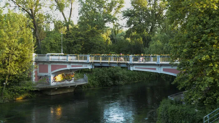 Herrlich romantisch ist die Gegend um Pordenone, die vom Fluss Noncello dominiert wird. Idyllische Ufer und Brücken laden zum Entspannen ein