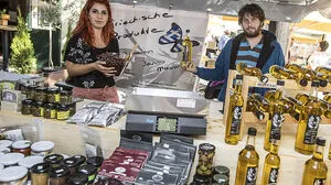 Neu am Markt: Jannis Maslarinos und seine Gattin Elena Elevtheriadou