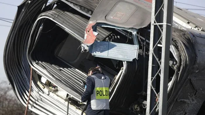 Ein Hochgeschwindigkeitszug, der auf dem Weg von Mailand nach Salerno war, ist am Donnerstag entgleist.
