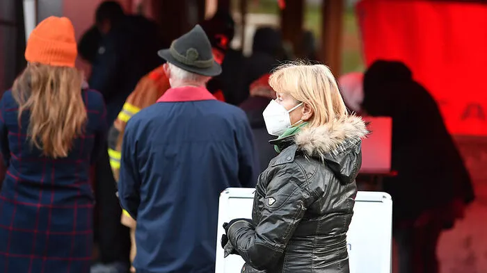 Schon in der Früh bildete sich vor dem Feuerwehrhaus von Annaberg eine Warteschlange.
