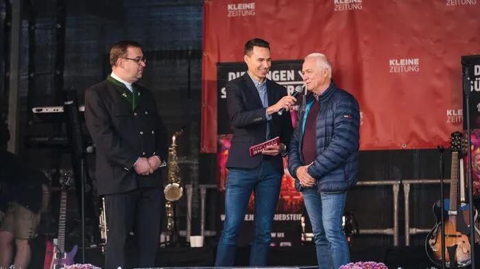 Zum 30. Geburtstag des Regionalbüros Leibnitz feierte die Kleine Zeitung am Leibnitzer Hauptplatz ein Fest. Bürgermeister Helmut Leitenberger und Pfarrer Anton Neger waren mit dabei.