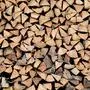ABD0138_20190211 - HÜRM - ÖSTERREICH: ++ THEMENBILD ++ ZU APA0287 VOM 11.2.2019 - Illustration zum Thema Energie / Strom / Biomasse / Heizung. Im Bild: Aufgestapeltes Holz aufgenommen am Montag, 11. Februar 2019, in der Nähe von Hürm in Niederösterreich. - FOTO: APA/HELMUT FOHRINGER,sujet