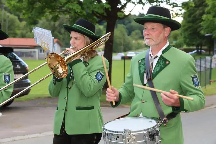 Als Gratulanten marschierten 40 Kapellen mit 1200 MusikerInnen auf.