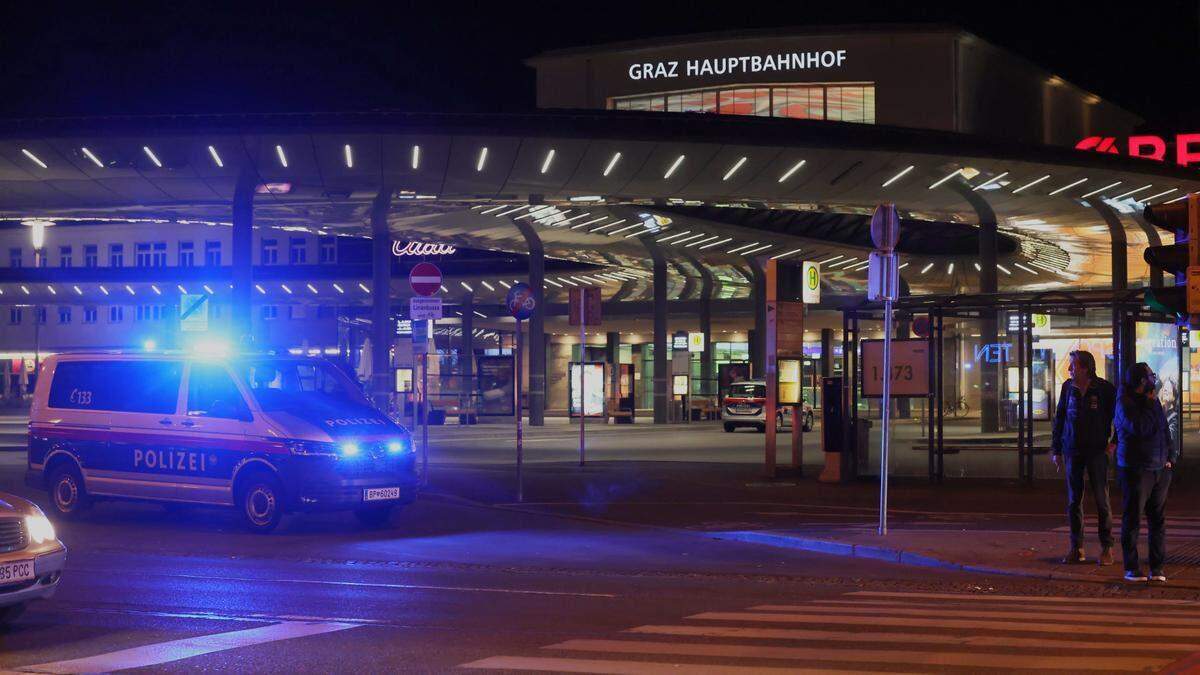 Eine Reihe an Bombendrohungen, hier in Graz, verunsicherte das Land