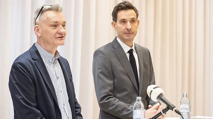 Finanzstadtrat Manfred Eber und Finanzdirektor Stefan Tschikof
